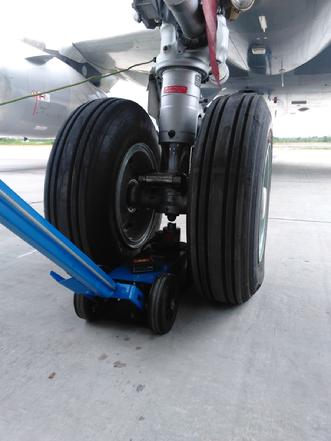 aircraft weighing, weighing aircraft, aircraft scale rental, large jet weighing, aircraft scales, large jet aircraft scales, large jet weighing, weighing a large jet, weighing an A320, weighing equipment for airbus a320, airbus a320 weighing, rental scales, rental aircraft scales, leasing aircraft weighing equipment